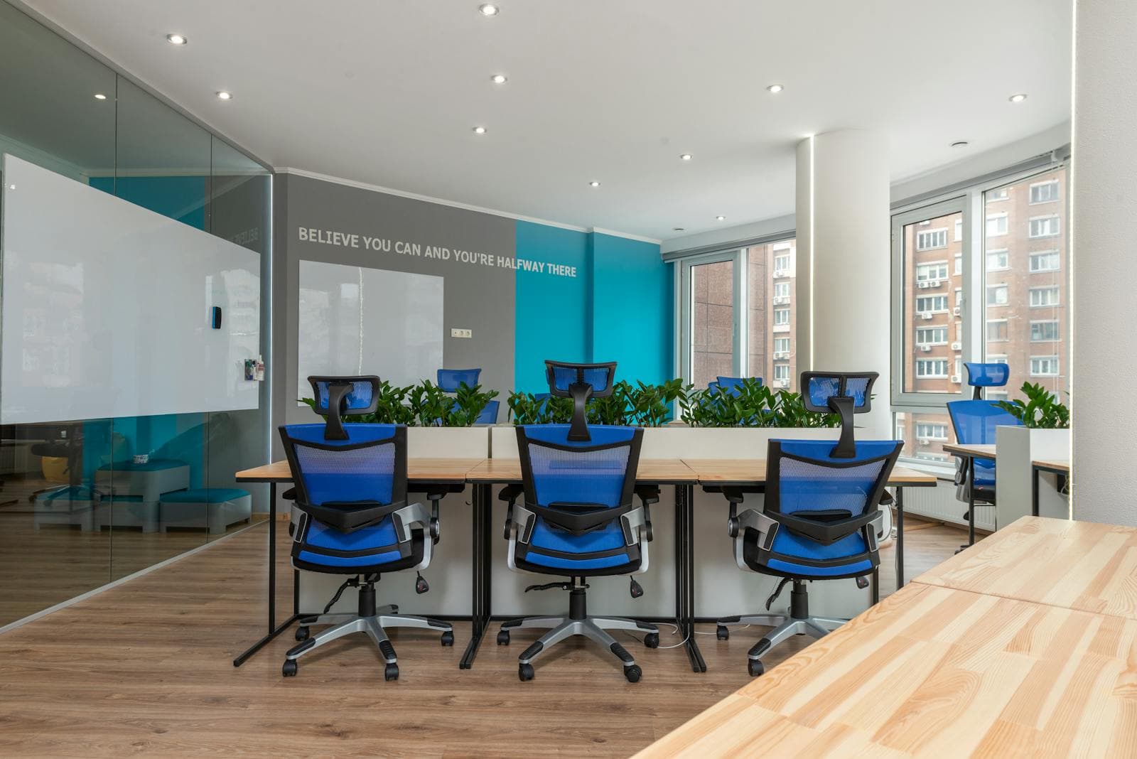 Free Sponsor Licence Eligibility Checker: How to Use It, article header photograph